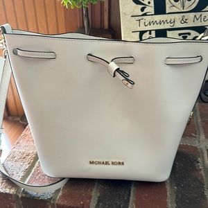 Micheal Kors purse and wallet to match